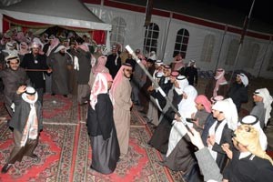 رقصة العرضة في مقر الطاحوس بعد نجاحه