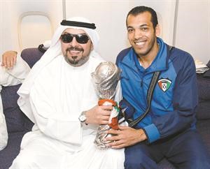 فرحة الرشيدي بالفوز بكاس خليجي 20 مع الشيخ طلال الفهد