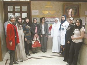 عدد من موظفي ميزان القابضة يستعدون للتبرع﻿