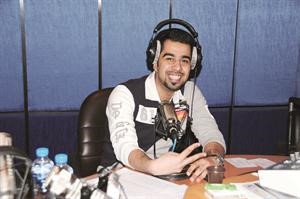 احمد الموسوي وابتسامة لعدسة الانباء خلال البرنامج	فريال حماد﻿