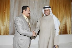 الزميل مؤمن المصري يبارك للنائب فيصل اليحيى
