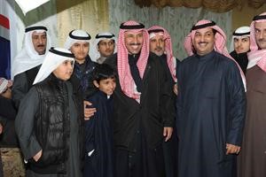 مهنئون من مختلف الاعمار