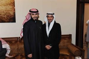 المناور يتلقى التهنئة