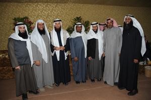 دخالد الخراز وعدد من المهنئين مع خالد السلطان وعبداللطيف العميري
