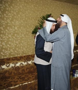 قبلة على راس السلطان
