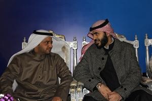 دخالد شخير مع احد مهنئيه
