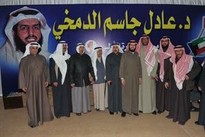 دعادل الدمخي متوسطا مهنئيه متين غوزال
