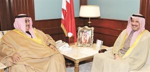 الشيخ خالد بن احمد ال خليفة مستقبلا الشيخ عزام الصباح

