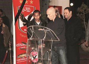 مدرب مصر الاميركي بوب برادلي يعزي