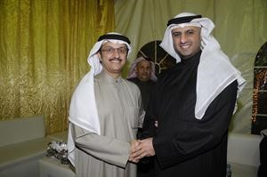 النائب فيصل اليحيى مباركا للنائب الشايع حسين القريني