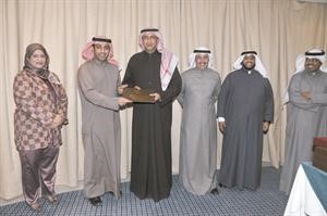 وتكريم لاحد المشاركين