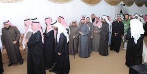 جانب من المهنئين في مقر الدمخي﻿