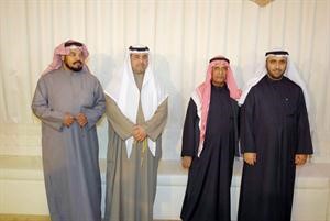 مهنئون
