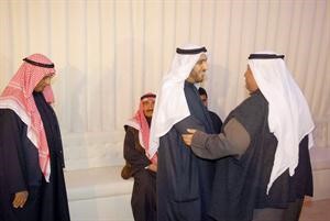 الدلال يتلقى التهاني
