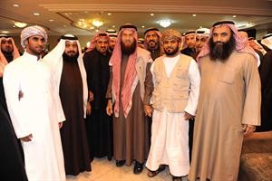 جموع من المهنئين مع النائب خالد السلطان