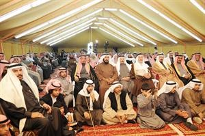 جموع من المهنئين في مقر النائب دفيصل المسلم﻿