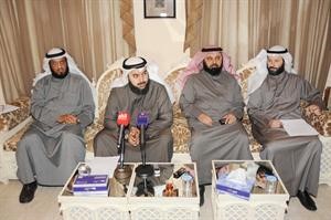 النواب دفيصل المسلم ودوليد الطبطبائي ودجمعان الحربش وفلاح الصواغ خلال المؤتمر الصحافي هاني الشمري
