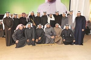 لقطة تذكارية للحضور مع اليحيى محمد ماهر