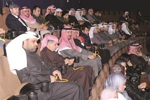 جمهور كبير يتابع فيلم اخر الشعاب المرجانية﻿
