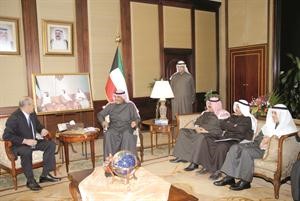 الشيخ صباح الخالد مستقبلا جينادي تراسوف بحضور خالد الجارالله والشيخ داحمد ناصر المحمد﻿