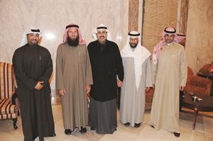 الشيخ حمد جابر العلي مباركا لخالد السلطان وعبداللطيف العميري هاني الشمري
