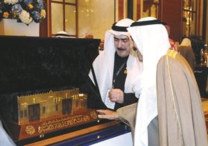 هدية تذكارية الى صاحب السمو الامير﻿