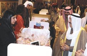 صاحب السمو الامير وسمو ولي العهد يطلعان على المشاريع﻿
