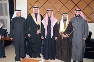 المناور مستقبلا المهنئين