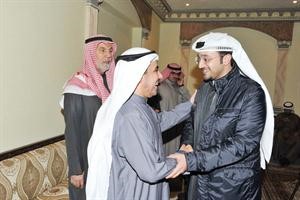 خالد الفضالة مصافحا دجوهر
