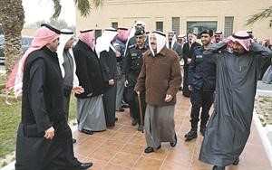 صاحب السمو الامير الشيخ صباح الاحمد لدى وصوله الى عزايز