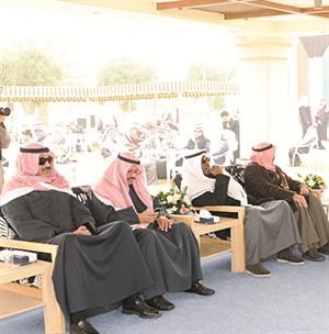 الشيخ صباح الخالد مع عدد من الحضور