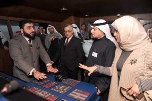 النفيسي والبحر يستمعان لشرح حول عمل المجمع﻿