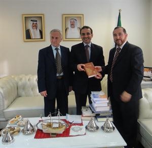 السفير نجيب البدر اثناء لقائه مدير عام المركز الالباني للفكر والحضارة
