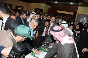 اسماعيل هنية يطلع على بعض المشاريع الخيرية للهيئة﻿