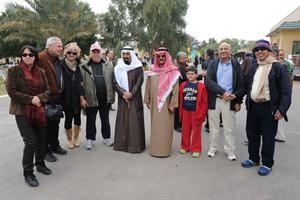 الشيخ علي الجابر متوسطا سفراء الصومال ومصر والمانيا وعددا من المشاركين﻿