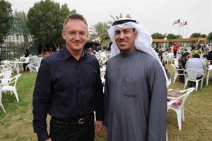 السفير الكسندر كينشاك اثناء حديثة للزميل محمد الخالديمحمد ماهر﻿