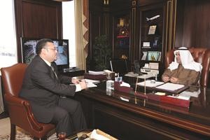 فواز الفرح متحدثا للزميل محمود فاروق
