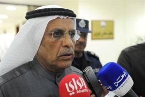 النائب محمد الخليفة متحدثا للصحافيين