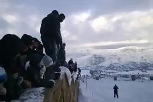 الشباب الجزائري اثناء المسابقة ﻿