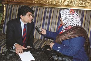 د محمد النشائي متحدثا للزميلة هناء السيد داود عبدالسيد