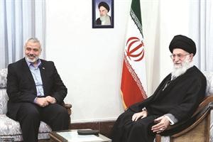 المرشد الاعلى للثورة الاسلامية الايرانية علي خامنئي مستقبلا رئيس الوزراء الفلسطيني السابق اسماعيل هنيةافپ