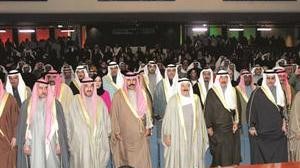  صاحب السمو الامير الشيخ صباح الاحمد وسمو ولي العهد الشيخ نواف الاحمد والشيخ جابر العبدالله وسمو الشيخ ناصر المحمد وسمو رئيس الوزراء الشيخ جابر المبارك وكبار الشيوخ