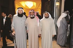 خالد السلطان مع عبدالعزيز الزايد وعبدالمحسن الخليفة
