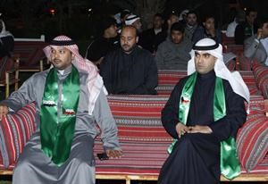 المحامي عبدالله الاحمد خلال مشاركته بالندوة