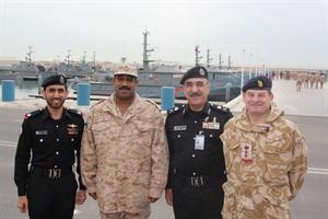 اللواء الشيخ محمد اليوسف خلال استقباله وفد الكلية