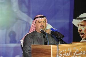 علي الراشد مخاطبا الحضور