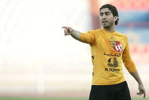 الجهاز الفني للاصفر يحاول جاهدا الحاق فراس الخطيب بمعسكر الشارقة الازرقكوم