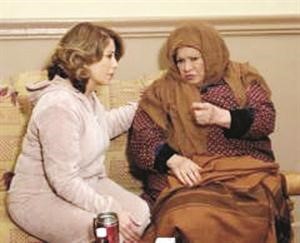 بوسي مع كريمة مختار في مشهد من المسلسل