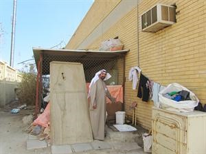 مخالفات بالجملة في احد المخازن

