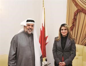 الشيخ خليفة بن حمد ال خليفة مع الزميلة بيان عاكوم